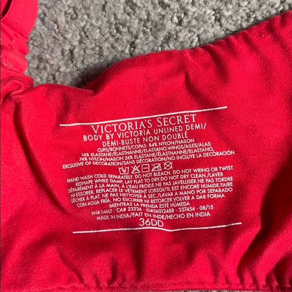 Victoria’s Secret red bra! - Picture 4 of 4